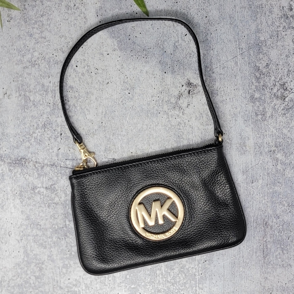 Michael Kors Fulton Black Pebbled Leather Medallion Wristlet